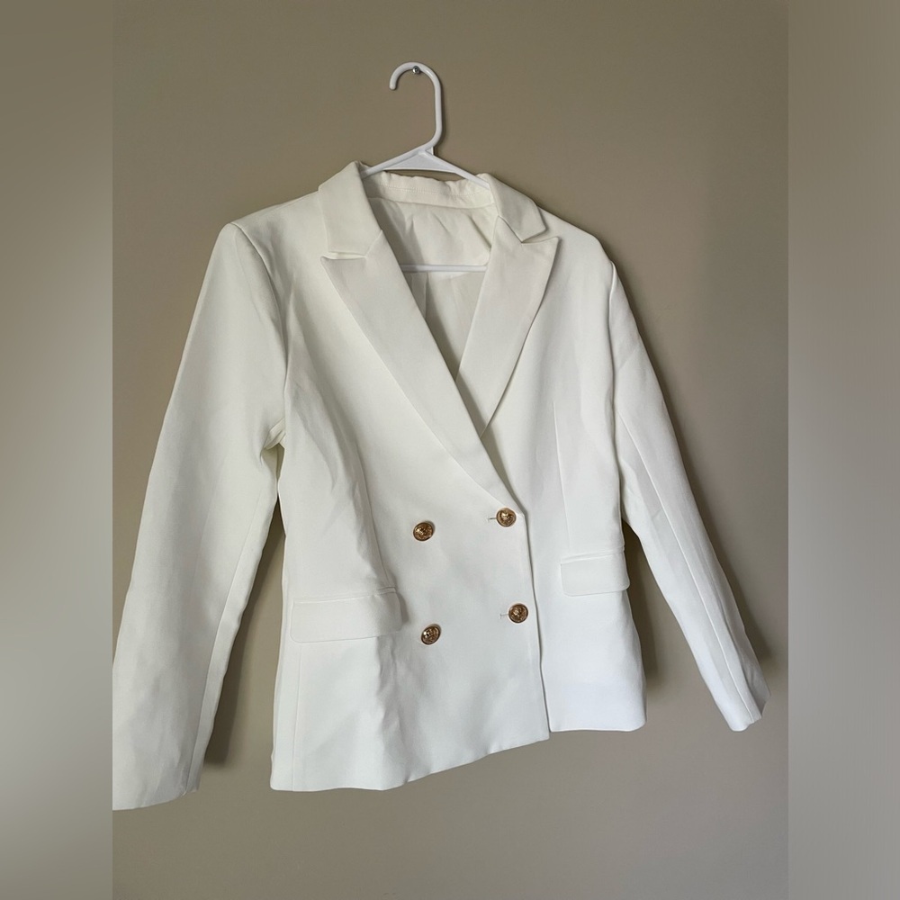 Oversized white double-breasted blazer with gold-tone buttons size small NWOT - Picture 7 of 7